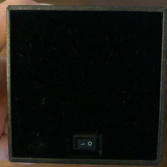 Chanel Holiday Twinkling Lights Cube - Picture 6 of 6